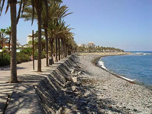 Ինչու է արժե գնալ Playa de Las America: 14482_2