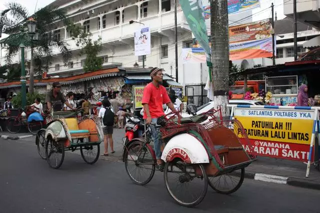 Maxaad ka fileysaa inaad ka soo laabato madaddaalo ee Jokyakarta? 14711_11