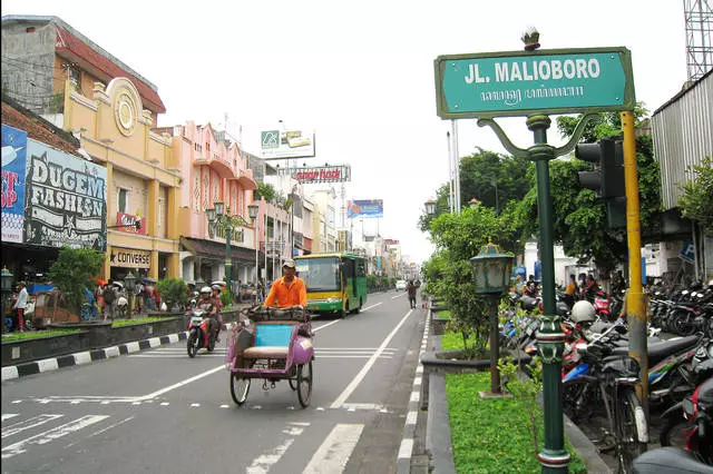 Panahon nakakarelaks sa jokyakarta. Kailan mas mahusay na pumunta sa jokyakarta sa bakasyon? 14740_2