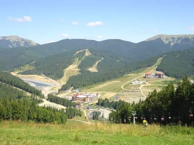 Ski resort bukovel. Maitiro ekuchengetedza.