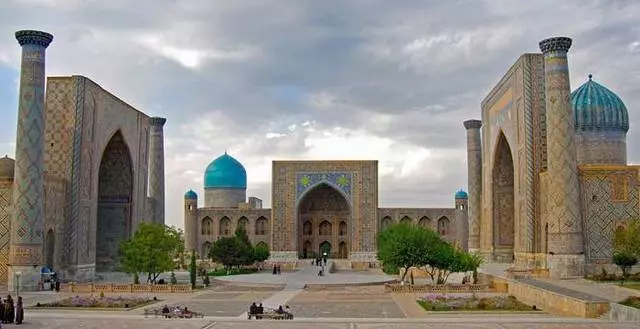 Ni thamani gani ya kutazama Samarkand? 15409_3