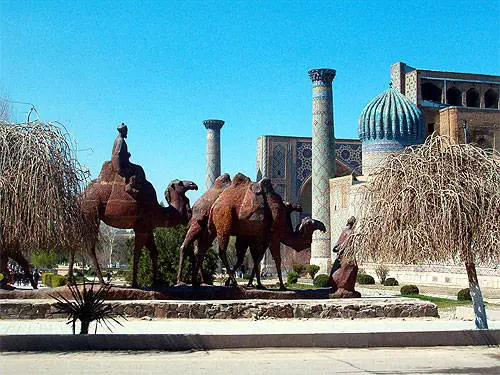 Séasúr scíth a ligean i Samarkand. Cathain a bhíonn sé níos fearr dul go Samarkand ar laethanta saoire? 15434_1