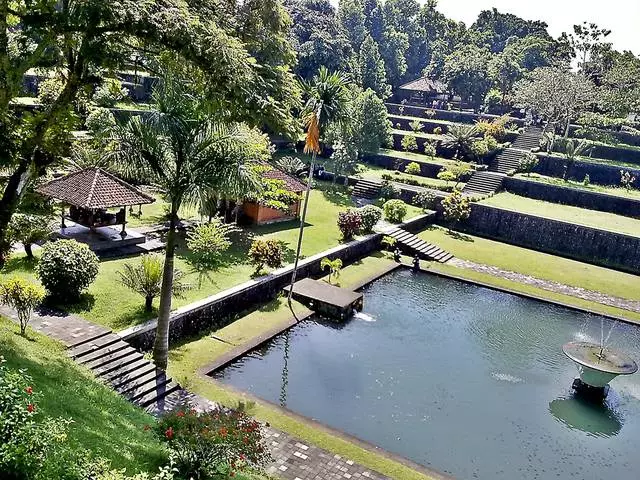 Awọn aaye ti o nifẹ julọ lori Lumbok. 15582_3