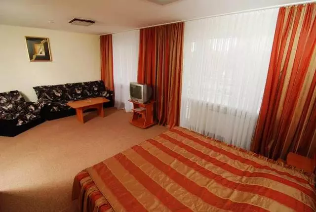 Hotel mana yang lebih baik untuk tinggal di Simferopol? 15682_3