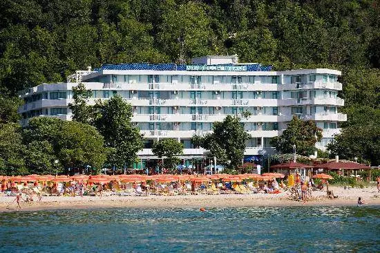 Jaký hotel se rozhodl relaxovat v Albenu? 15802_5