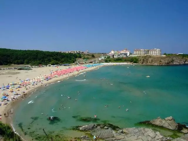 Temporada de relajación en Sinemorez. ¿Cuándo es mejor ir a Sinemorets de vacaciones? 15908_4