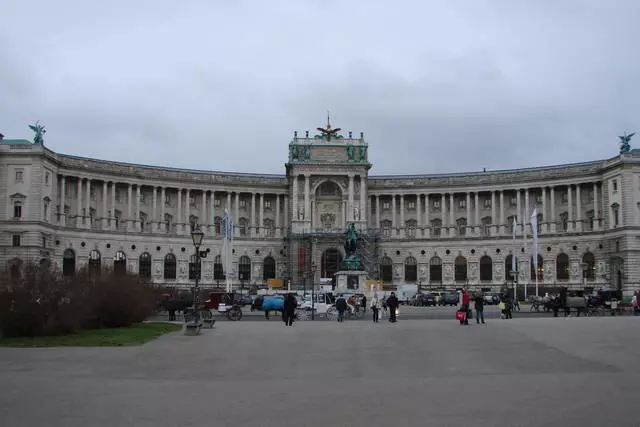 Kupumula ku Vienna: Ubwino ndi Const. Kodi kuli koyenera kupita ku Vienna?