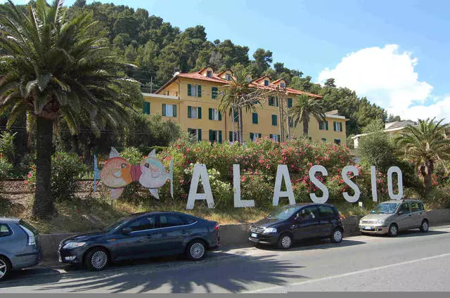 Liema ħin huwa aħjar li jirrilassaw fil Alassio? 16080_2