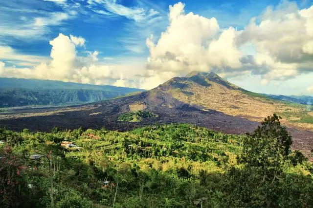 Perjalanan di Sanour: Apa yang harus dilihat? 16136_11