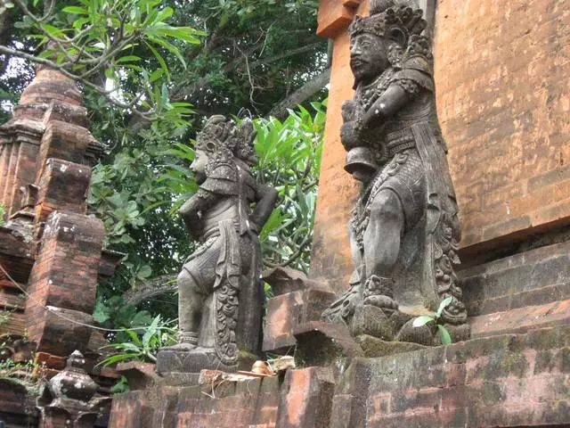 സെമിനിയാക്കിലേക്ക് എവിടെ പോകണം, എന്താണ് കാണേണ്ടത്? 16167_5