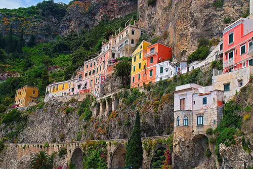 Quand vaut-il la peine d'aller se reposer à Amalfi? 16276_1