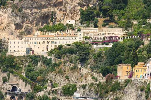 Vilket hotell är bättre att bo i Amalfi? 16296_1