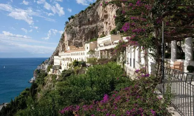 Care hotel este mai bine să rămână în Amalfi? 16296_3