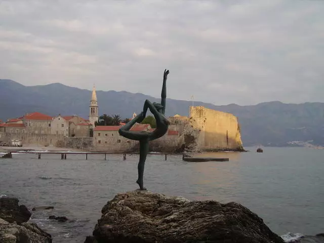 Rust in Budva: de kosten van de vlucht, reistijd, overdracht. 16315_2