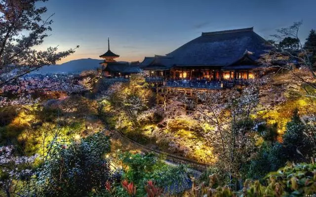 Hotel mana yang lebih baik untuk tinggal di Kyoto?