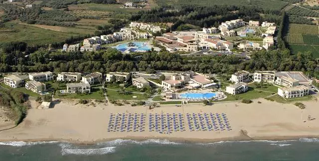 Which hotel is better to stay in Georgiupolis?