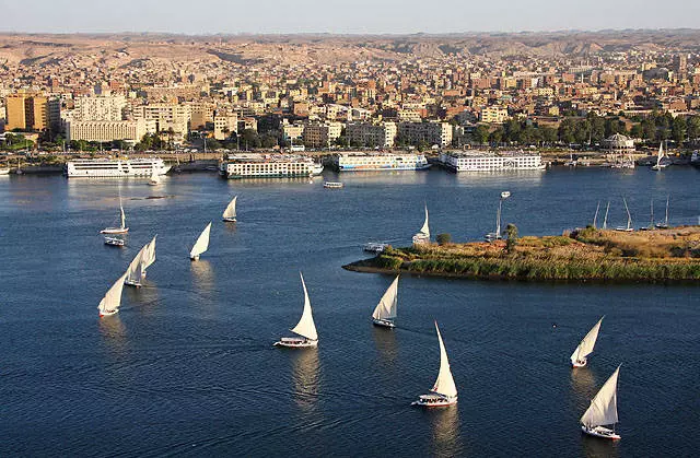 Vilka intressanta platser ska besöks i Aswan?