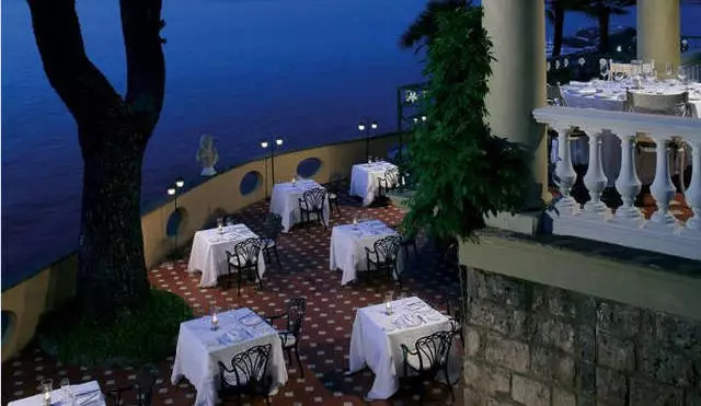 Apa hotel kanggo milih santai ing sorrento? 16476_6