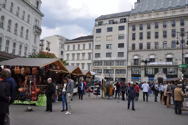 Cin kasuwa a Budapest. Me zan saya? Ina? Nawa? 16775_3