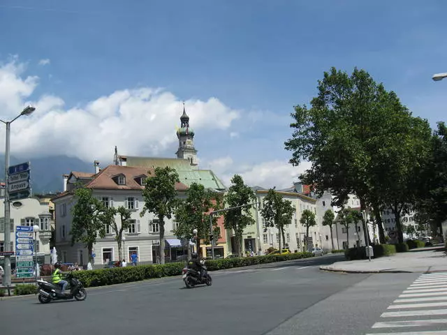 Welche interessanten Orte sollten in Innsbruck besucht werden? Rathaus-in Tirol und Silberminen in Schwatse. 16950_1