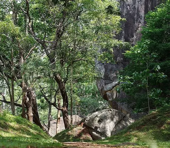 Ku të shkoni në Dechivala Mount-Lavnia dhe çfarë të shihni?