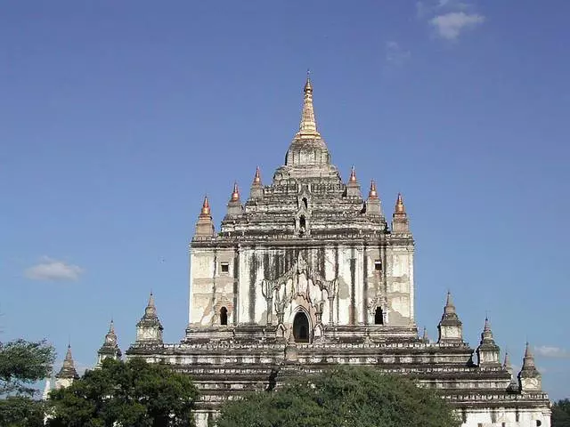 Hokker ynteressante plakken moatte wurde besocht yn Bagan? 16984_8