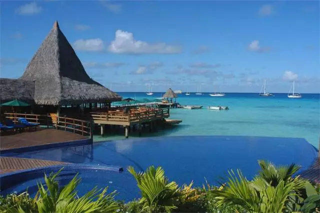 When is it worth going to rest on Rangiroa Island?