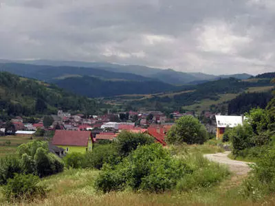 სლოვაკეთის ქვეყანა ციხე, მთები და ქალთა ევროპული ბუნება. 17192_3