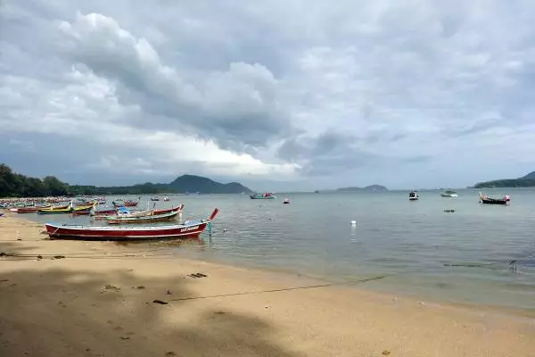 O le a le mea e tatau ona mafaufauina mai le malologa i le Rawai Beach? 17354_2