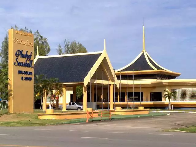 Hokker ynteressante plakken moatte wurde besocht op Rawai Beach? 17358_1