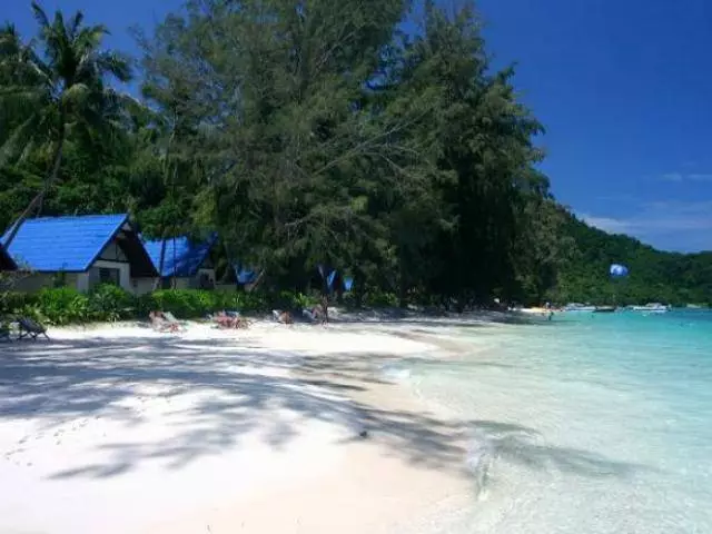 Hokker ynteressante plakken moatte wurde besocht op Rawai Beach? 17358_4