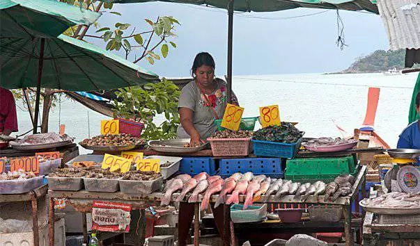 Makanan di Pantai Ravai: Di ​​mana dan apa yang hendak dimakan? 17364_3