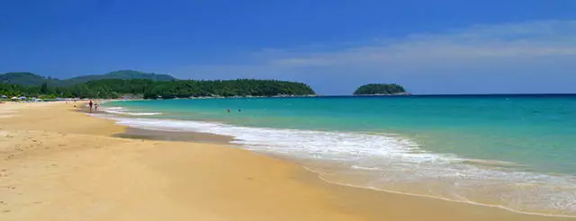 Di manakah cara terbaik untuk tinggal di Pantai Karon?