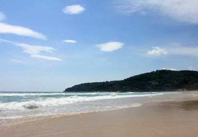 Caratteristiche del riposo sulla spiaggia di Karon