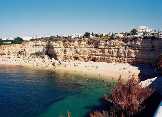 Għaliex it-turisti jagħżlu l-ESTORIL? 17463_2