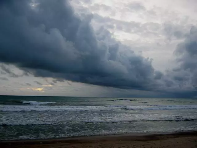 Kanus-a mas maayo ang pagpahulay sa KARAR BEACH? 17480_3