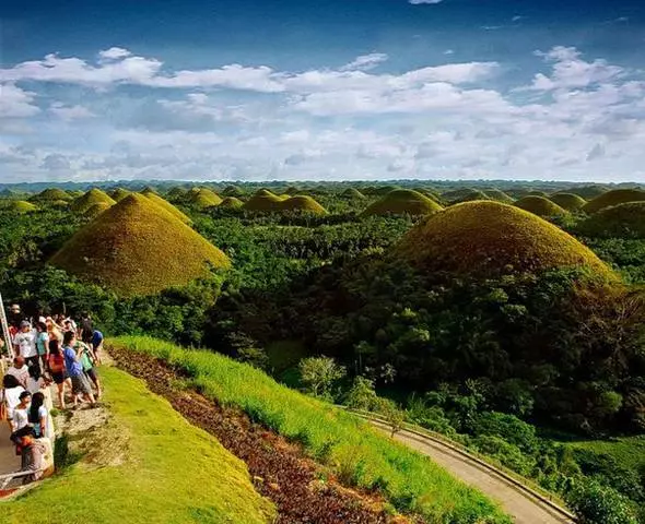 Apa sing kudu dilakoni bocah-bocah kanggo ngaso ing Panglao? 17843_2