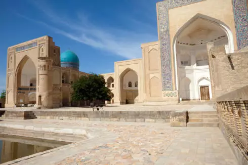 Kedu ihe ị ga-atụ anya site na izu ike na Bukhara? 18309_3