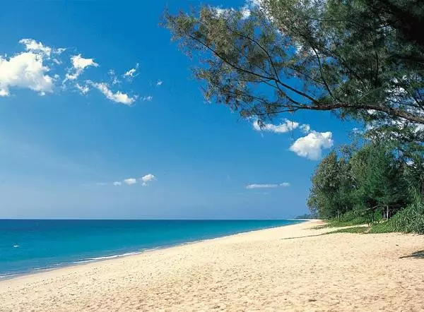 Whyima tûrîstan Mia Khaa Beach hilbijêrin?