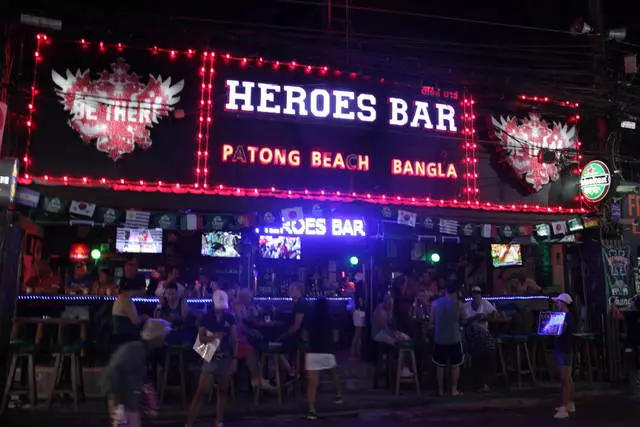 Patong Beach: jo plazhi më i mirë i Phuket, por me avantazhet e tij 18436_2