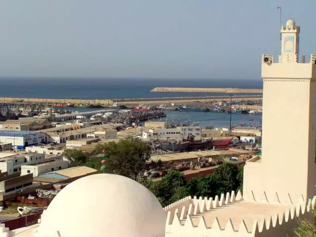 Naso agadhayaasha Agadir: ee iyo ka soo horjeedka 18546_1