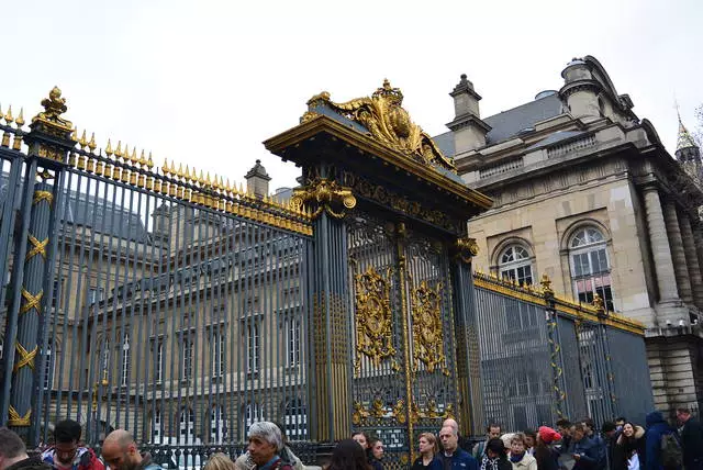 Paris no fahadisoam-panantenako amin'ny taona.