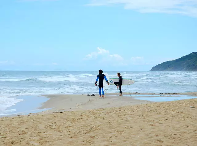 Surfing fuq Golden Sands 19089_2