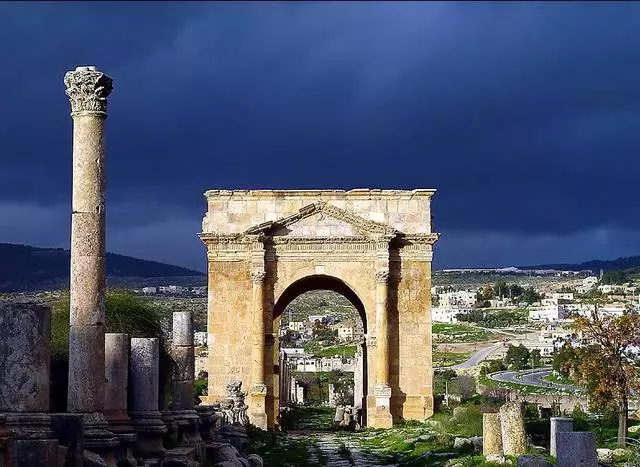 Why is it worth going to Jerash?