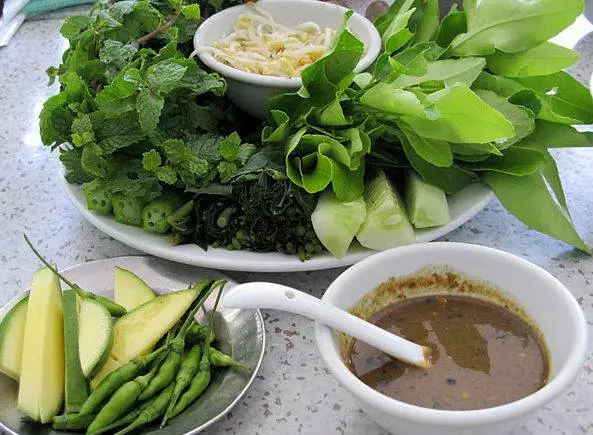 Ernährung in Yangon: Was kann es versuchen und wo essen? 19804_6