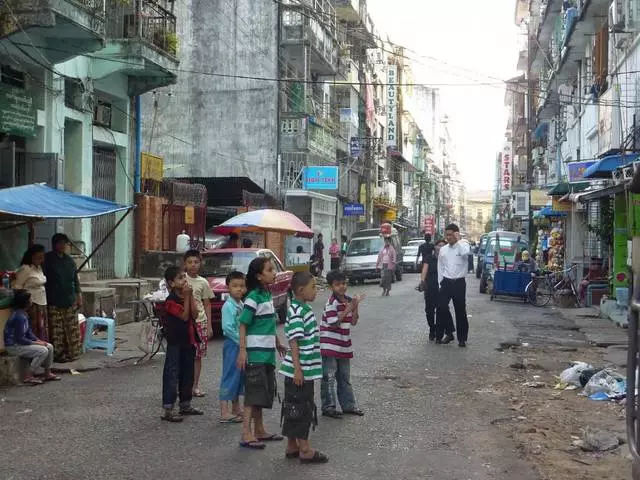 Oporrak Yangon: Nola lortu? 19828_2