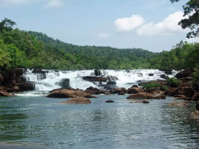 Koh KONG တွင်အနားယူပါ။ မည်သည့်နေရာတွင်စားရမည်နည်း, မည်မျှကုန်ကျမည်နည်း။ 19876_1