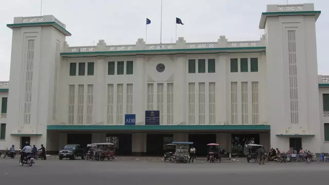 Phnom Penh bayrami: u erga qanday borish kerak? Narx, sayohat vaqti, pul o'tkazish. 19888_3