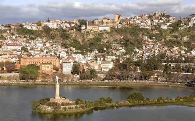 Qhov twg yog qhov zoo tshaj plaws nyob rau hauv antananariva? 19921_1