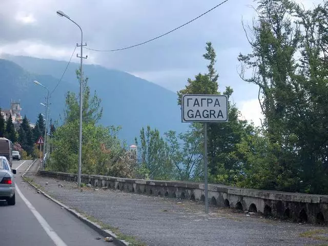 Dovolená v GAGRA: Výhody a nevýhody. Stojí za to jít do gagra? 19965_1